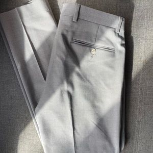 Light grey men’s dress pant 30 width 30 length.